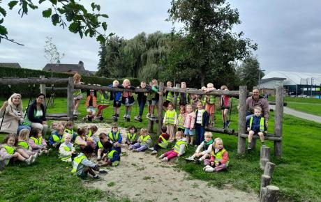Te land, ter zee een in de lucht in het sportpark